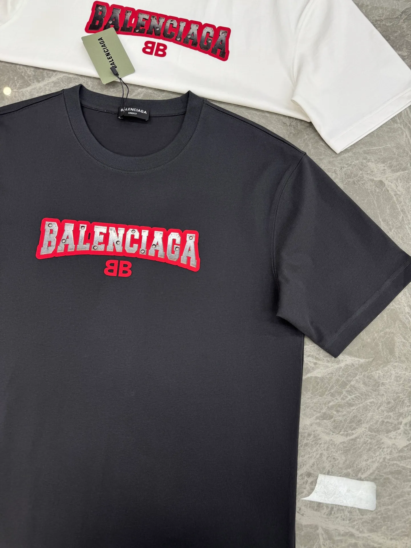 ⚜️ Balenciaga New Arrival T . Same Style❤️ +Red ， ！Silver ， ，BB ✨ Quality 280g ， Breathable， 。Balenciaga ， ， ！🔥 ！ ：Black.White.Dark Gray.Sizes：S-3XL ‼️（175/145 L）